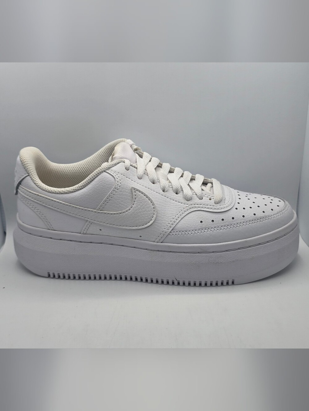 Nike Court Vision Alta White Women's Size 8 US DM0113-100 Platform Sneakers